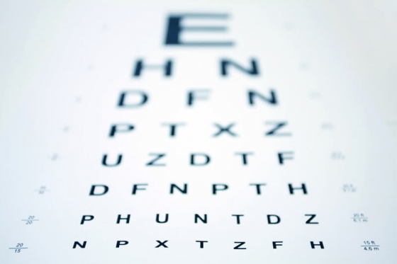 Таблица с букви в различен размер за тест на зрението